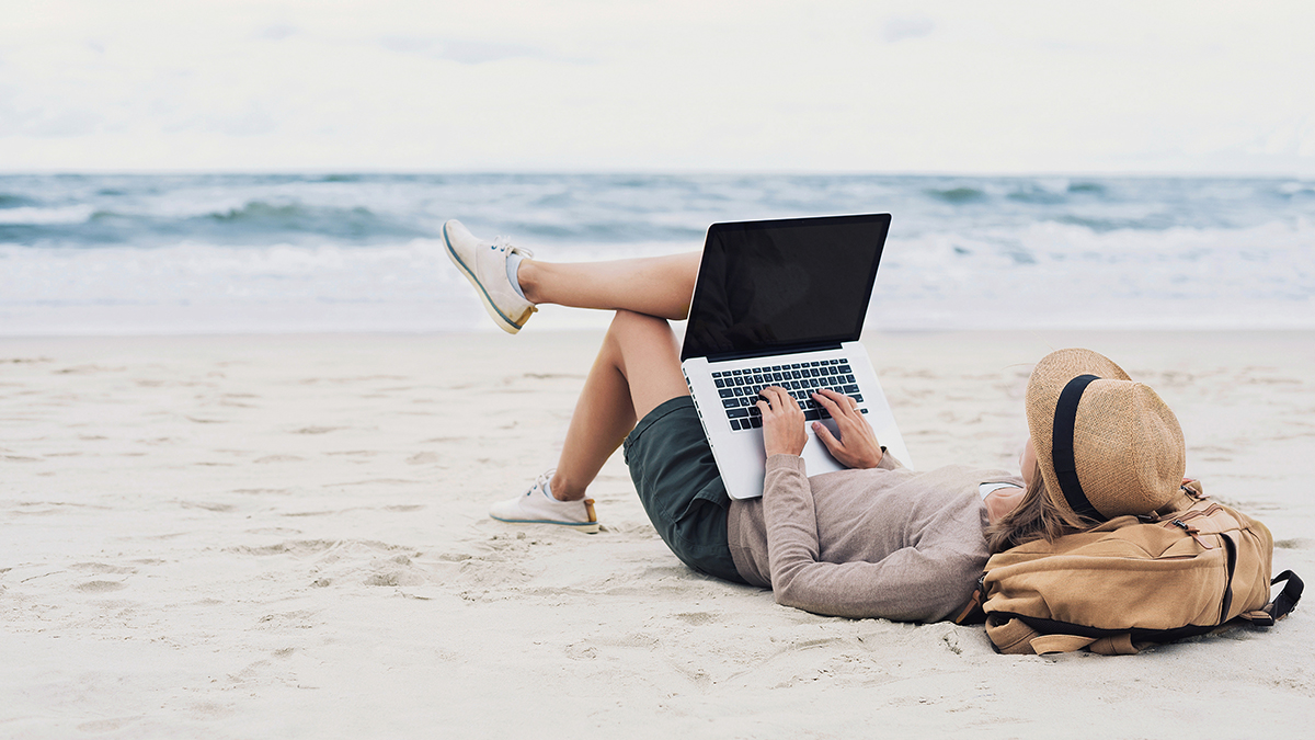 Kaugtöö rand töötamine välismaal laptop reisima puhkama